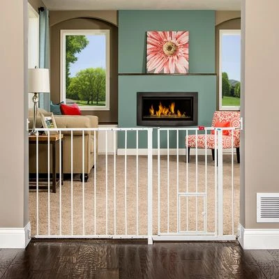 Carlson Extra Wide Pet Gate With Cat Flap - Image 3